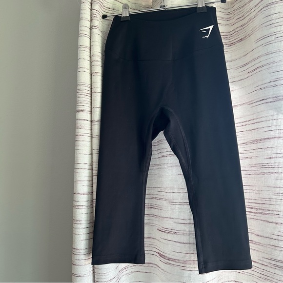 Gymshark Black High-rise Training Crop - Picture 1 of 5